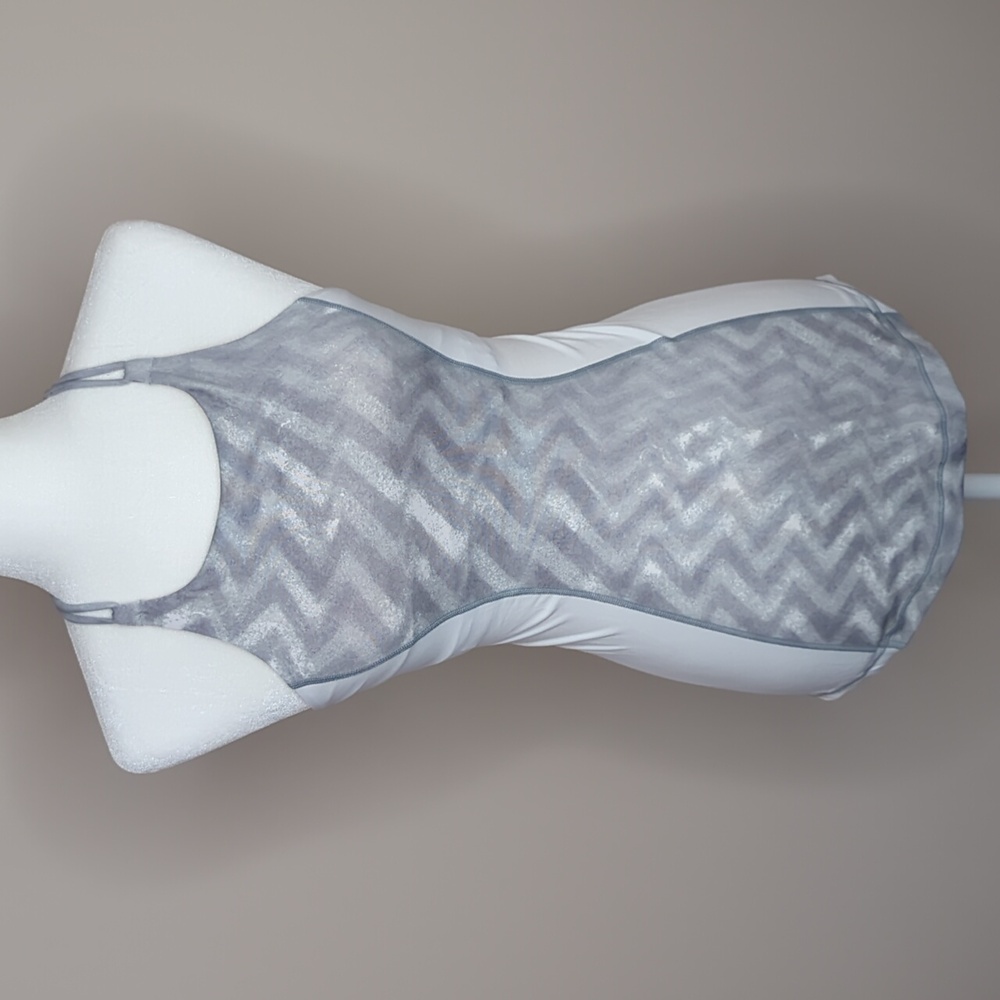 Lululemon white and silver tank top size 4
